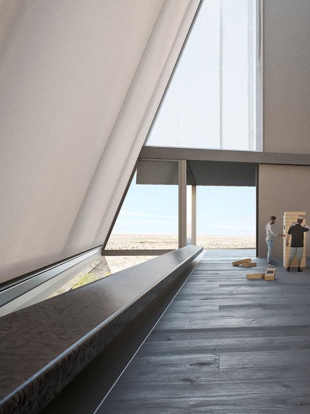 O percurso expográfico se dá no mezanino.