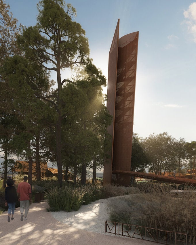 O Mirante acessível ocupa sutilmente um trecho disponível entre as árvores mais altas do Parque.