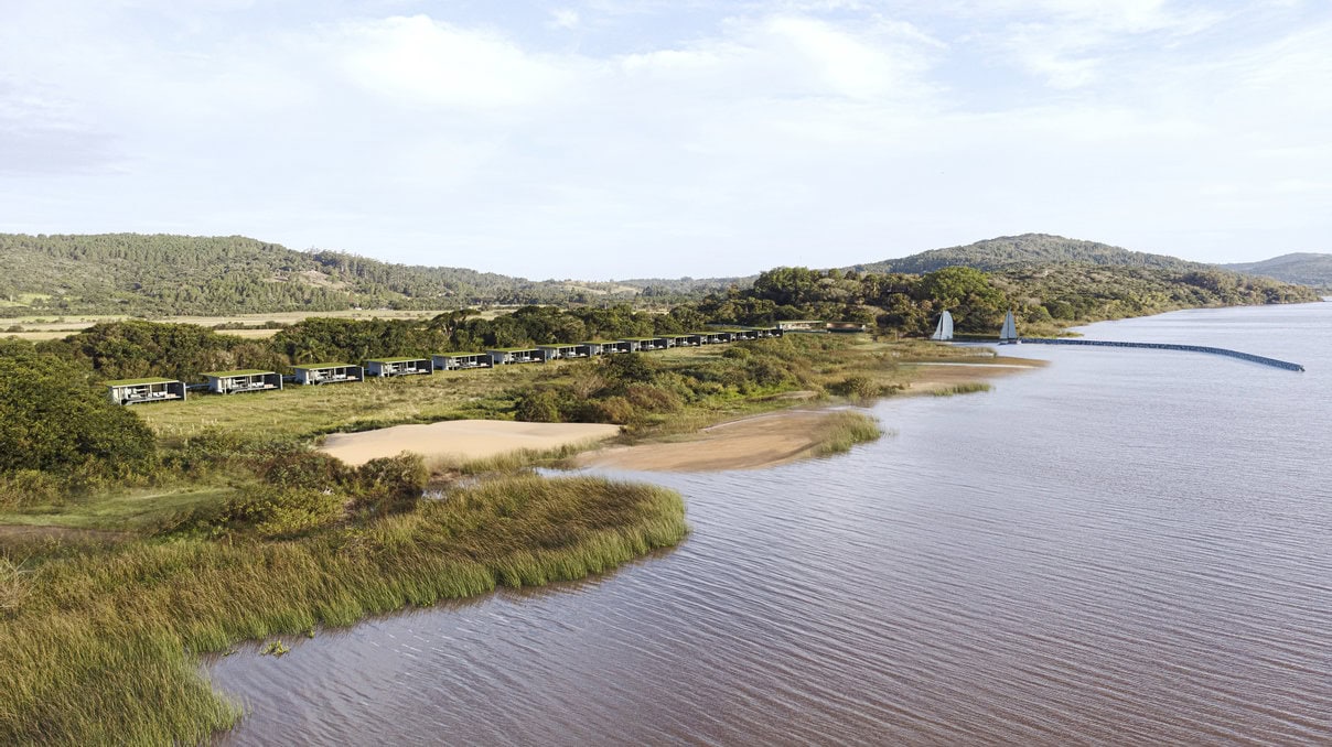 Vista diurna do complexo a partir do Guaíba.